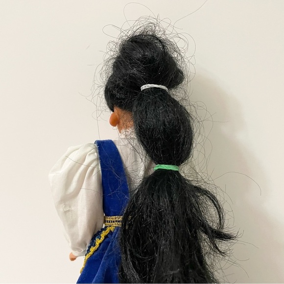 Vintage Aladdin Jasmine Doll in Barbie Icelandic Outfit - Picture 7 of 16